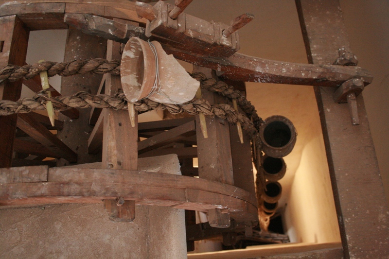 India, Rajistan, Jaipur - at The Amer Fort - push water pump