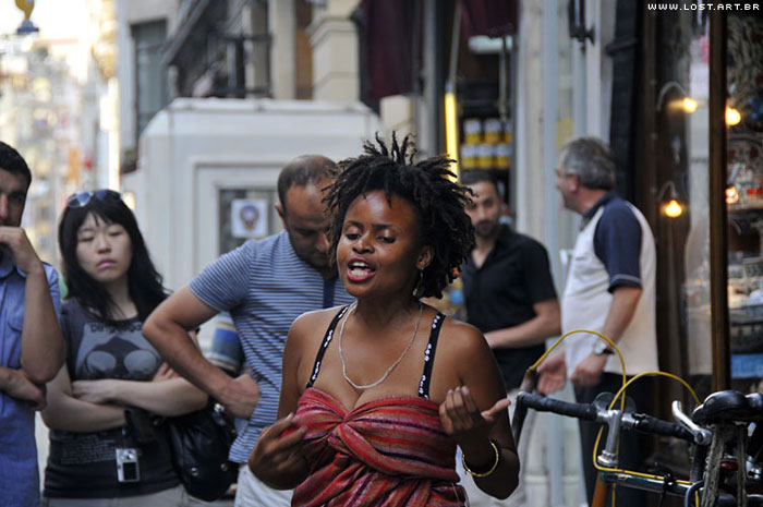 Turkey, Istanbul - street performing (by Ignatius and Louise)