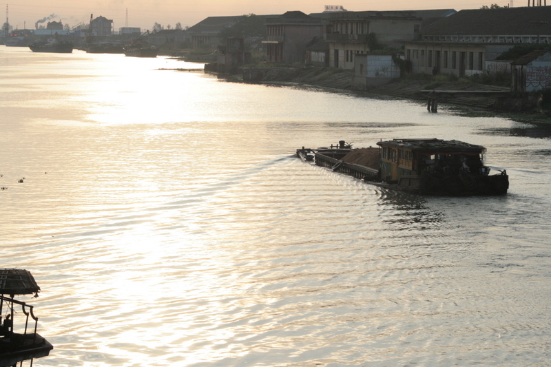 Oct 9 2007 - Changrong village, Jiangsu Prov, China. Morning.