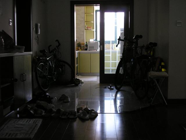 Oct 14-19 2007 - Shanghai - looking from the living room into the entry way and kitchen
