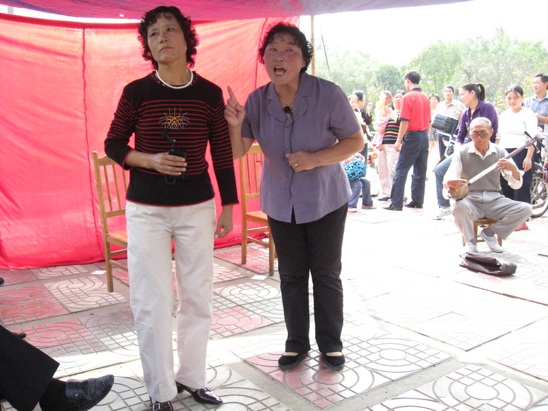 An informally local brand of Chinese opera performed in a park in Shuyang.