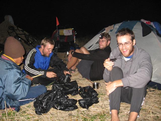 Eating a bagged meal while camping in Anhui.