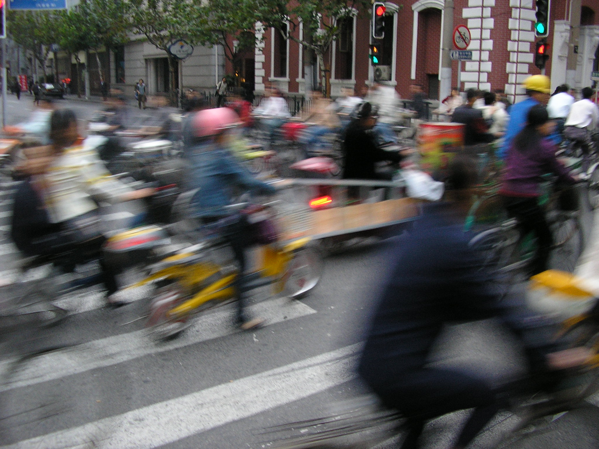 Shanghai street crossing