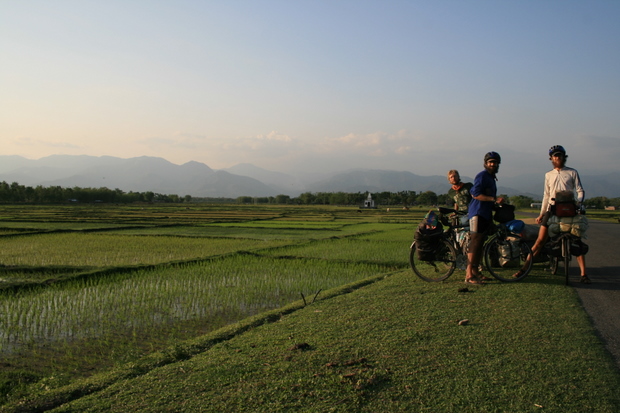 India, W. Bengal, near Naxiburi by the Himalayan foothills - the amazing approach from the flatlands of the sub-continent to the