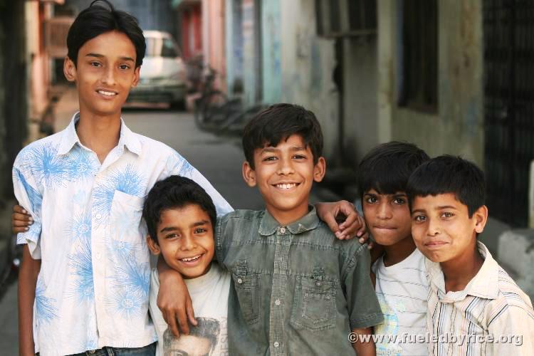 Indıa East of Delhı small market town street - Boys