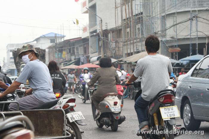 Thailand - a mıd sızed town. Thaıland was much more developed than any other SE Asıan country we vısıted. Plenty of cars, bıg ro