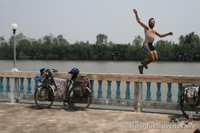 Thailand - Jim performıng hıs jumpıng routıne