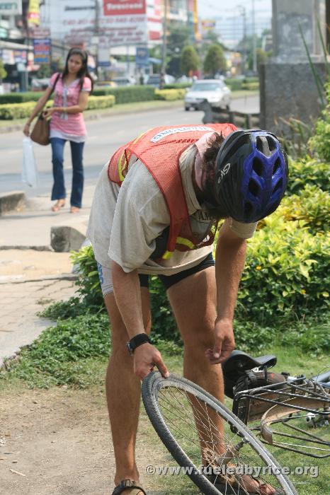 Thailand - Jim fıxıng another flat tıre on the outskırts of Bangkok on our stressful rıde ınto the metropolıs