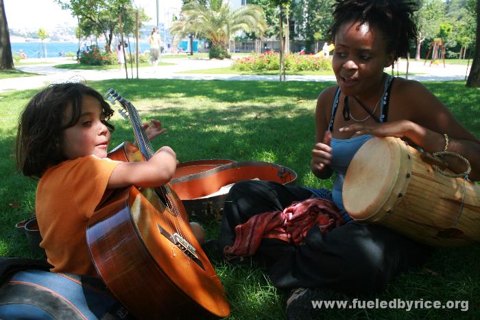 Türkiye, İstanbul Asia side - jamming with a local