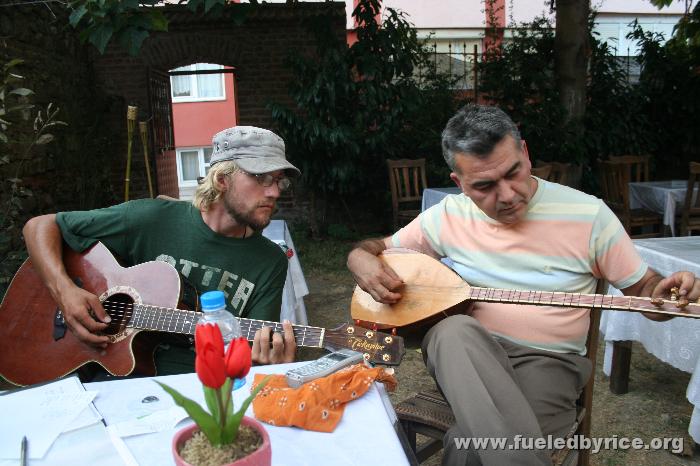 Türkiye, Edirne - Cadde Cafe Bar - with another customer who teaches the Saas, a traditional Türkish instrument with 7 strings g