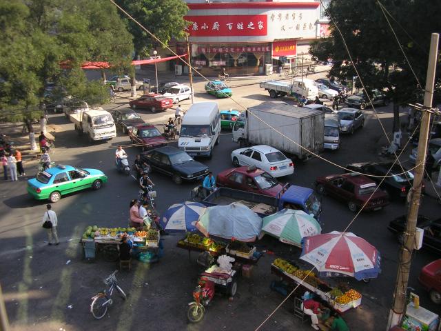 China, DeZhou city - Uncontroled intersection!
