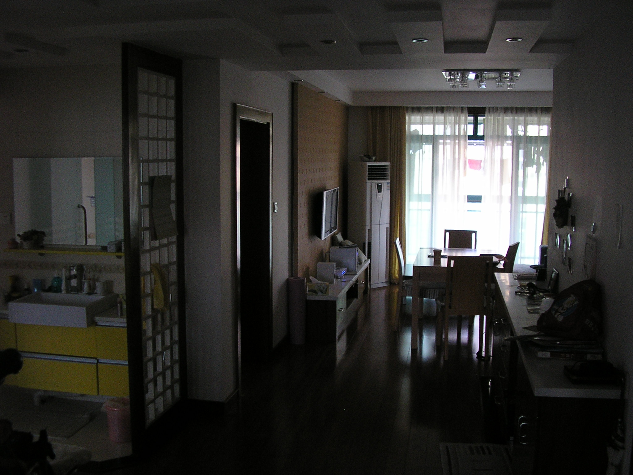Oct 14-19 2007 - Shanghai - From the entryway looking into Noriko's living room.
