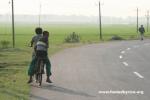 India, West Bengal - Kids on the same curve
