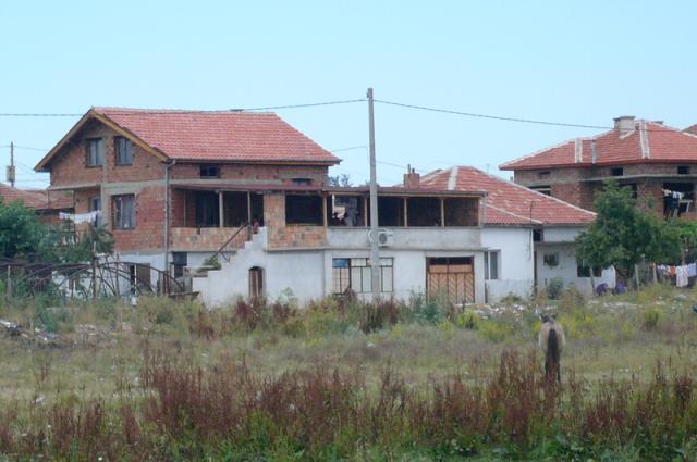 Entering Bulgaria, one sees many abandoned buildings in the small villages, towns and cities. 